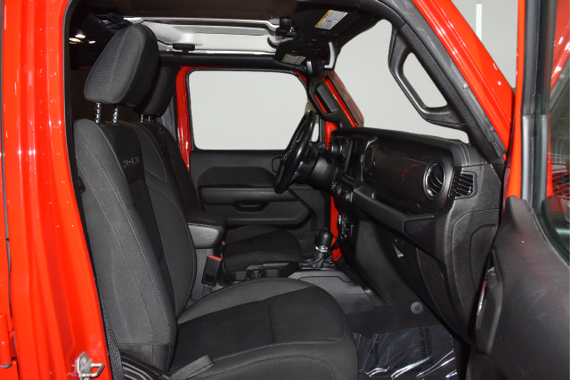 Used 2022 Jeep Wrangler Unlimited Sahara w/ Dual Top Group AWD/4WD image 14