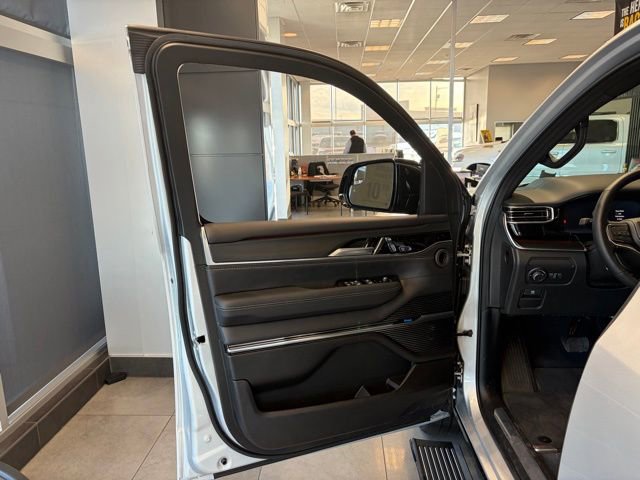 New 2026 Jeep Grand Wagoneer L Summit w/ Premium Group III image 7