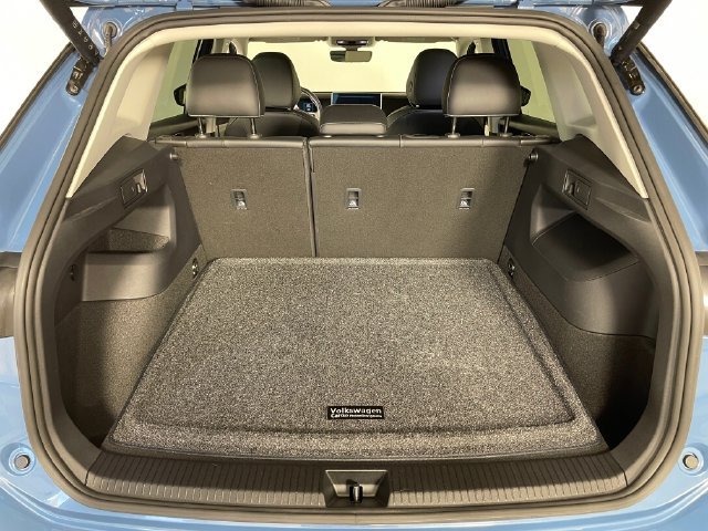 Used 2025 Volkswagen Tiguan SE AWD/4WD image 18