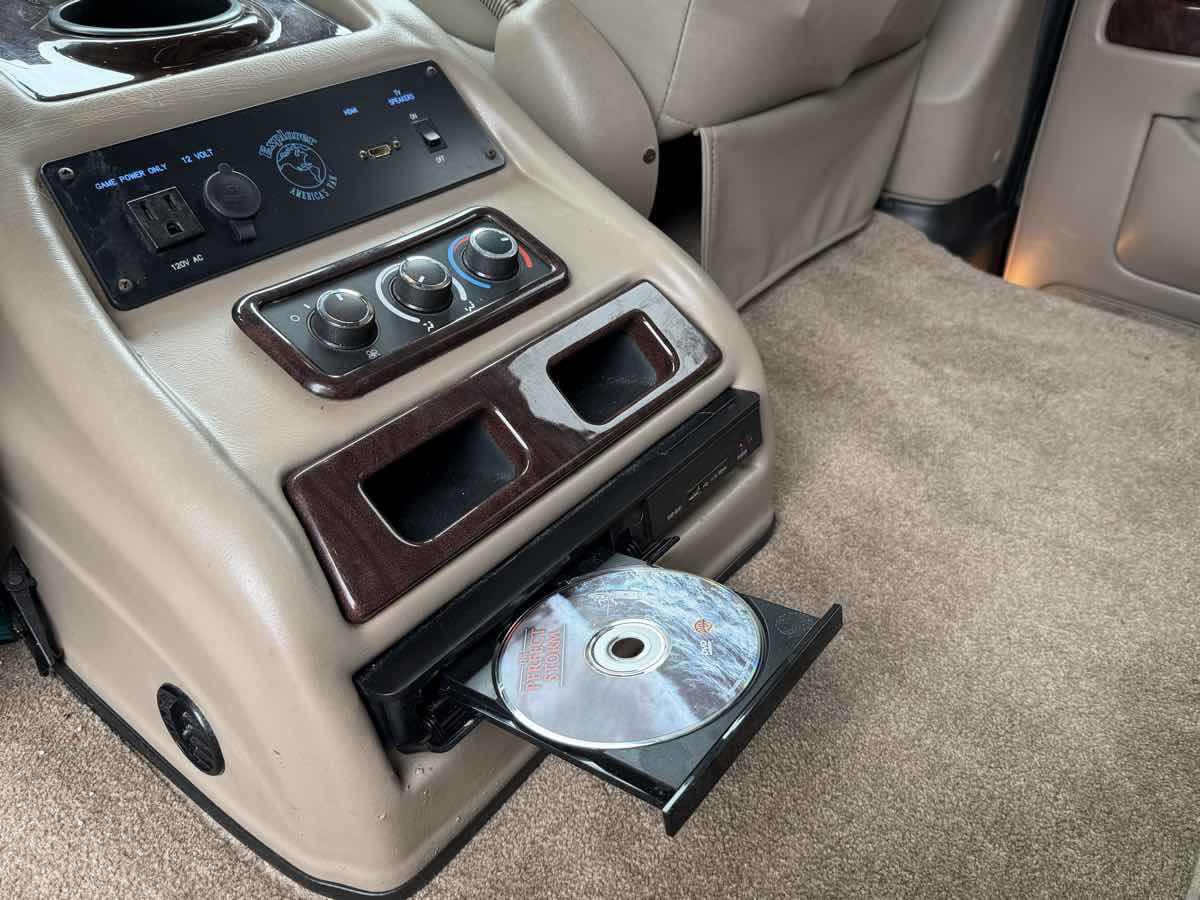 Used 2012 Chevrolet Express 1500 image 23