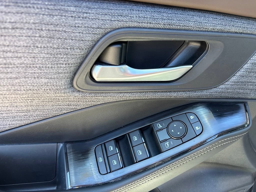Used 2023 Nissan Rogue SV AWD/4WD image 18