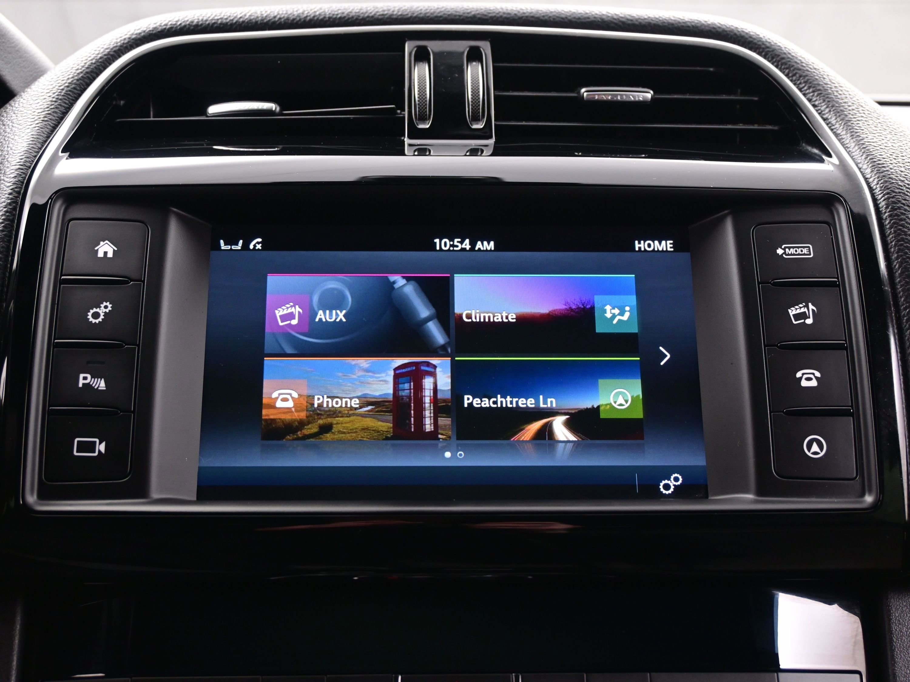 Used 2018 Jaguar F-PACE Premium image 20