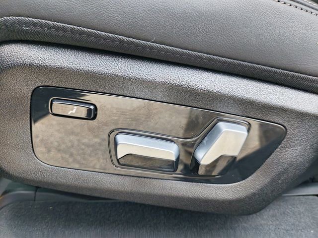 Used 2024 BMW X7 M60i w/ Executive Package image 25