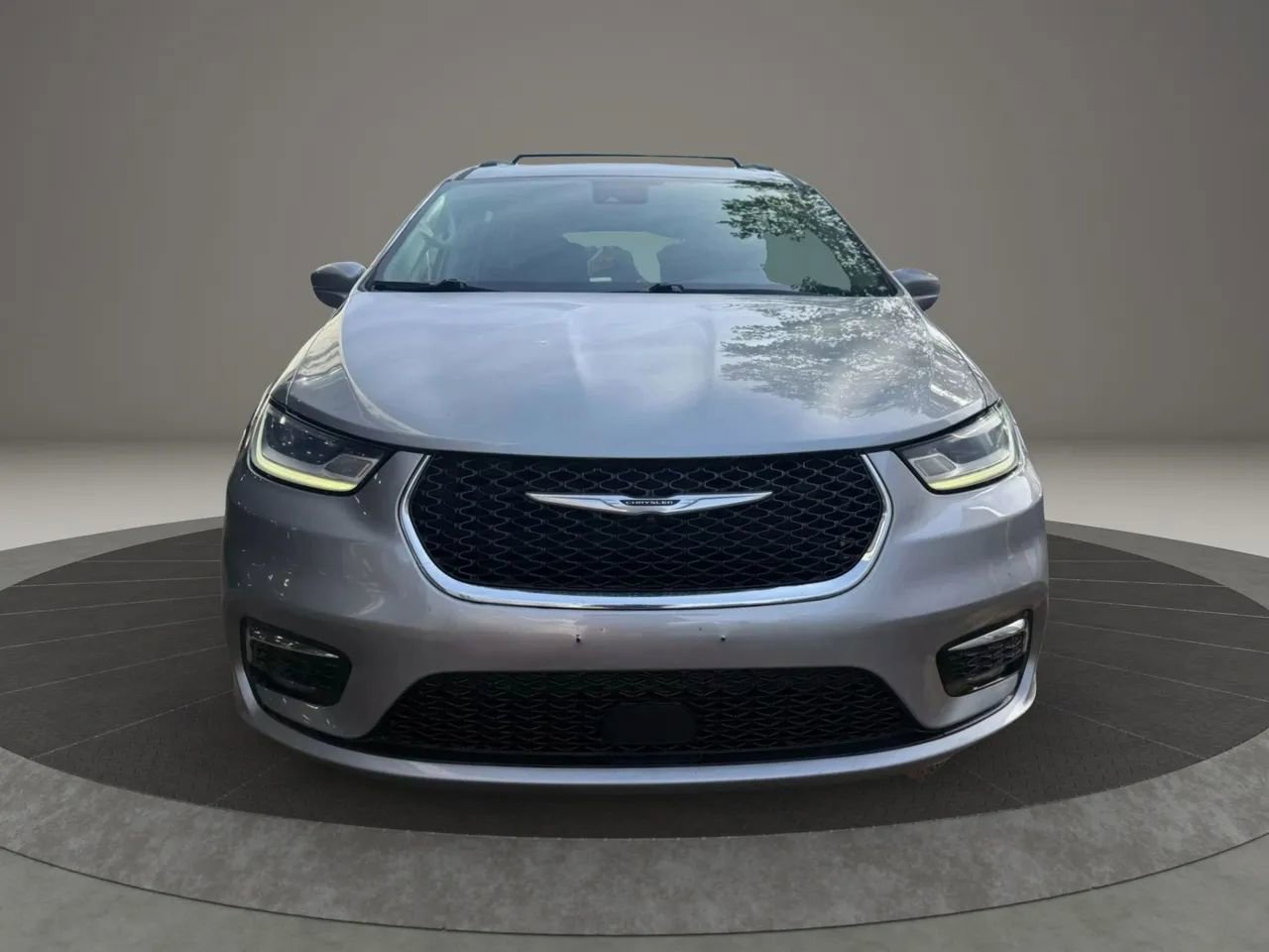 Used 2021 Chrysler Pacifica Touring w/ Uconnect Theater Family Group image 2