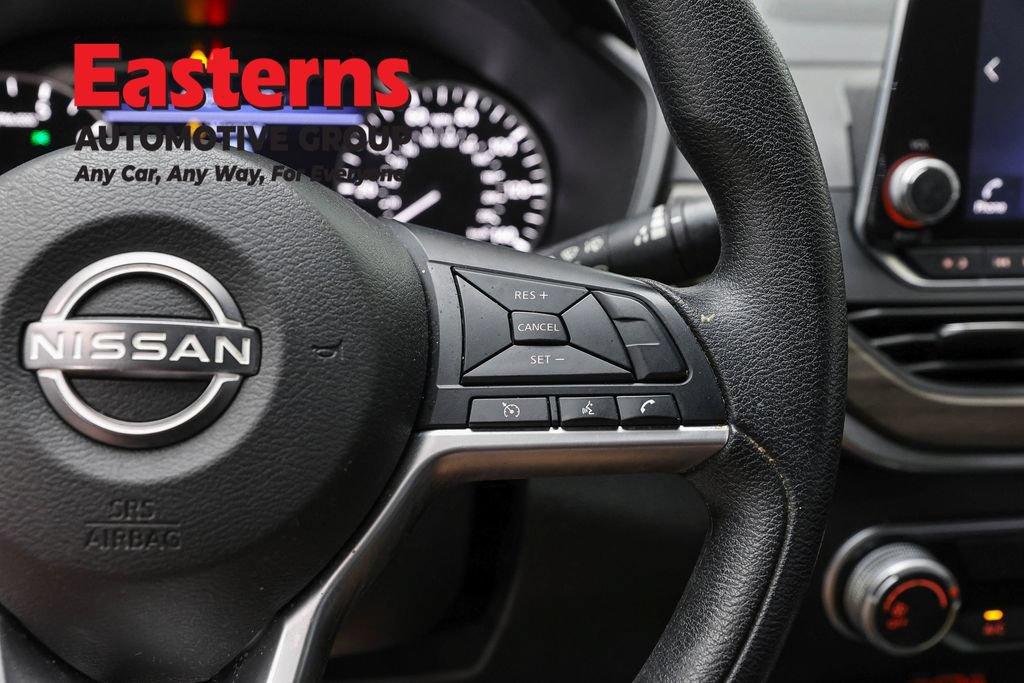 Used 2024 Nissan Altima 2.5 SV FWD image 17