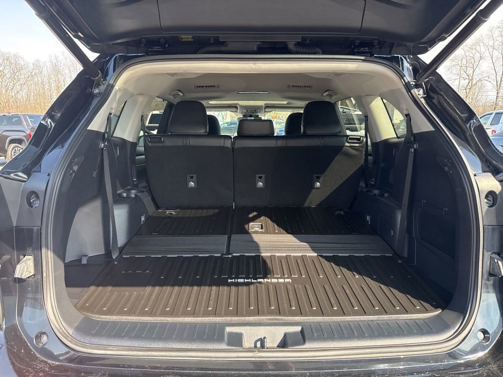 Used 2023 Toyota Highlander XLE AWD/4WD image 17