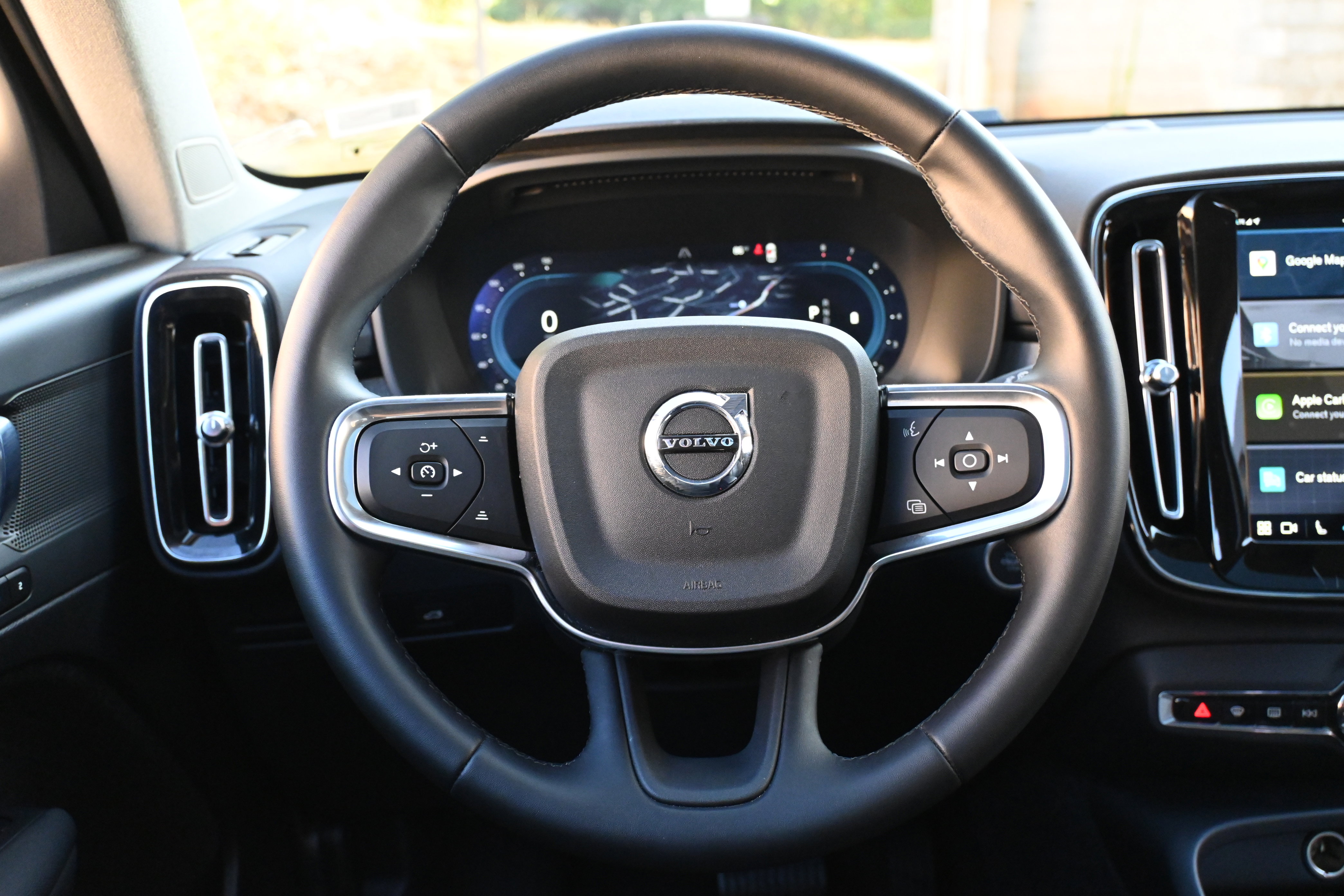 Used 2025 Volvo XC40 B5 Plus image 25