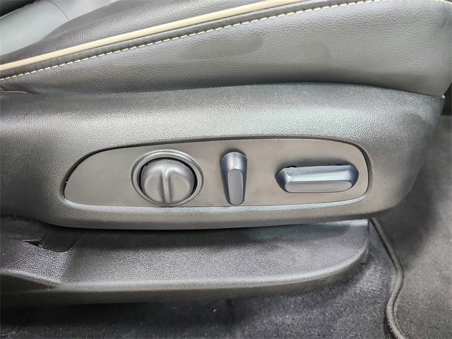 Used 2023 Chevrolet Traverse Premier image 42