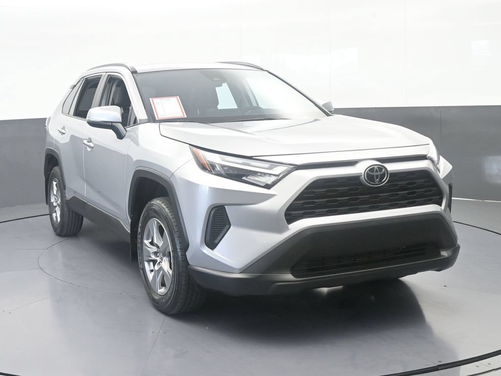 Used 2025 Toyota RAV4 XLE AWD/4WD image 9