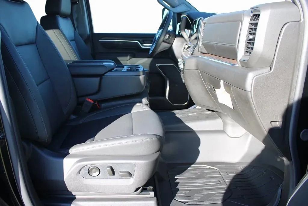 New 2026 GMC Sierra 3500 SLT image 18