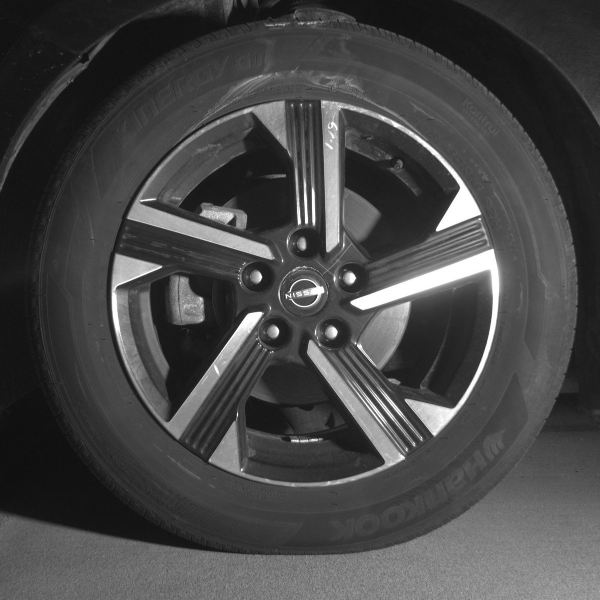 Used 2025 Nissan Sentra SV FWD image 12