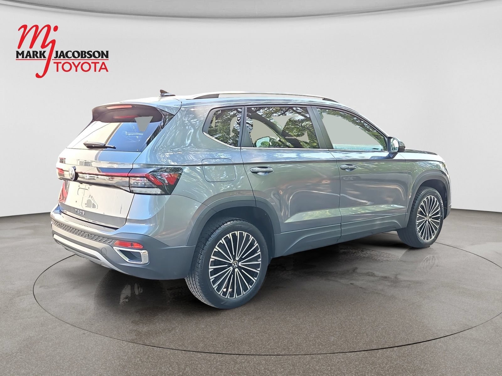 Used 2025 Volkswagen Taos SE FWD image 8