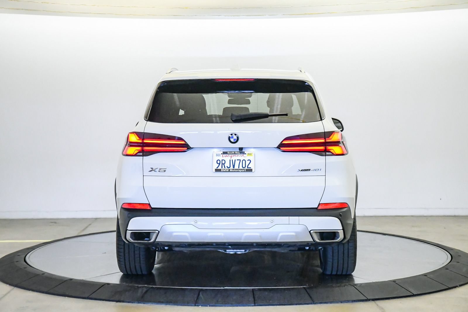 Certified 2024 BMW X5 xDrive40i w/ Parking Assistance Package AWD/4WD image 3