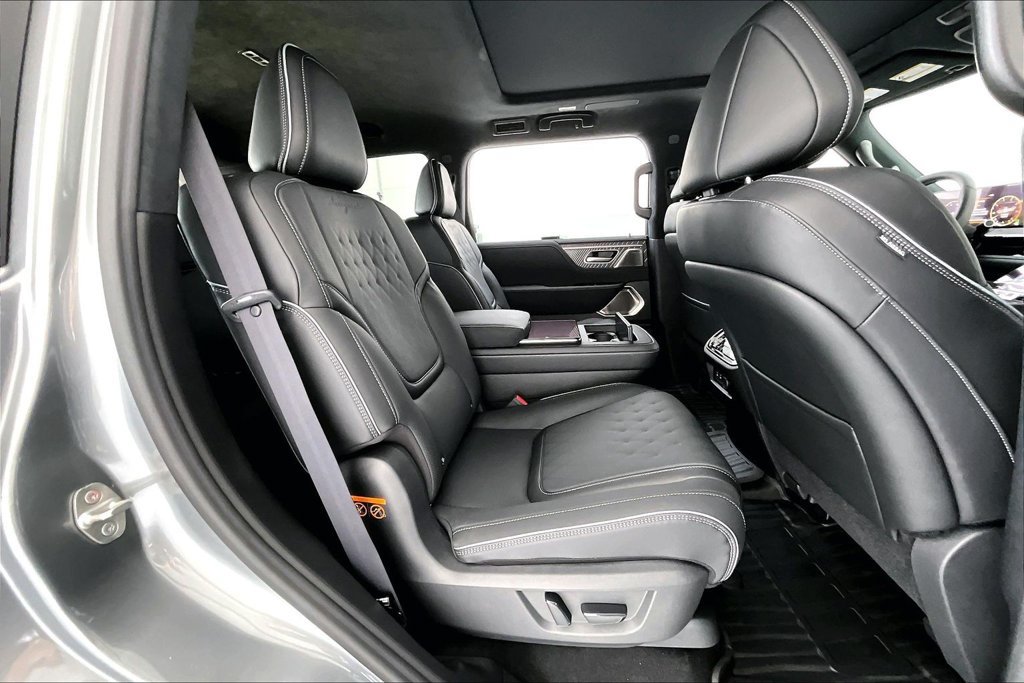 New 2027 INFINITI QX80 Autograph w/ Premium Cargo Package AWD/4WD image 9