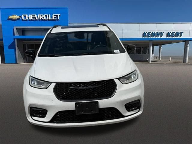 Used 2025 Chrysler Pacifica Limited FWD image 8