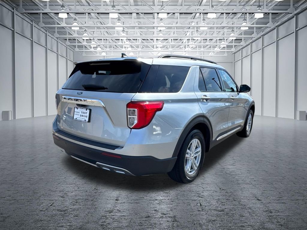 Used 2024 Ford Explorer XLT w/ Equipment Group 202A RWD image 7