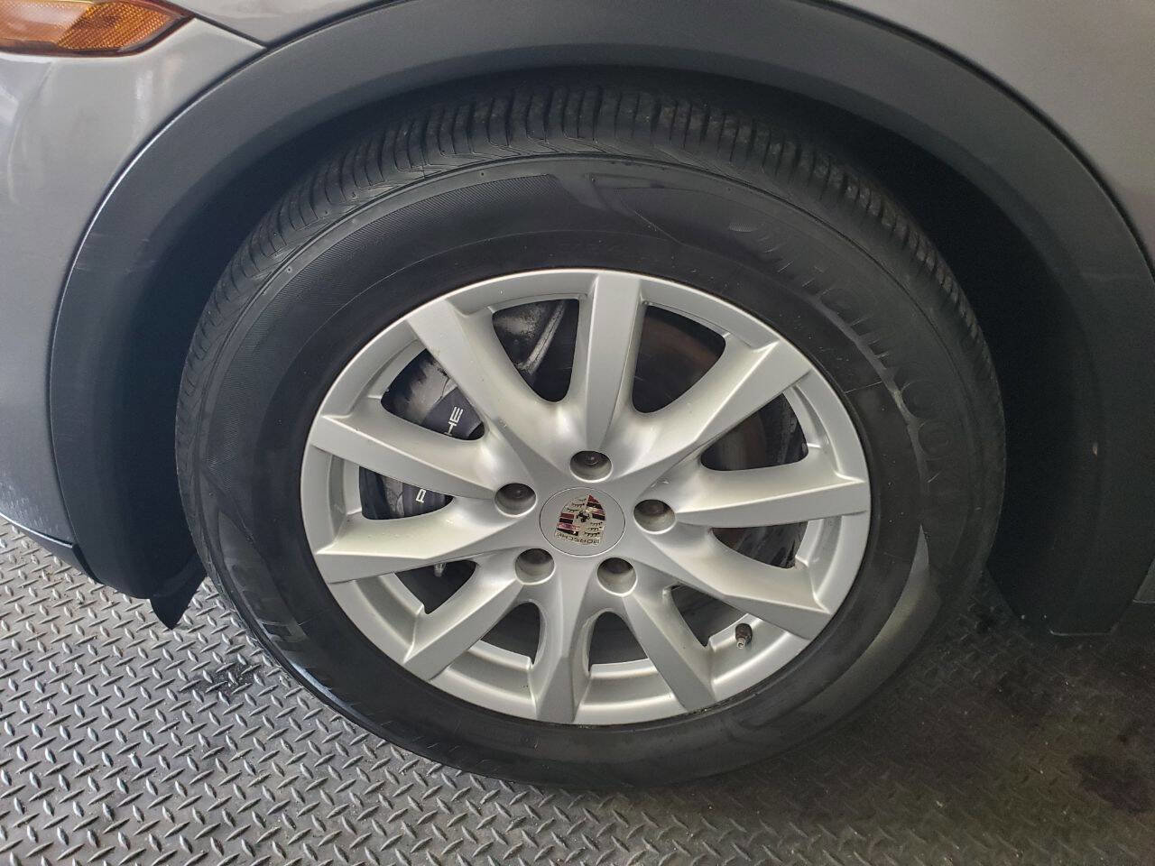 Used 2012 Porsche Cayenne image 21