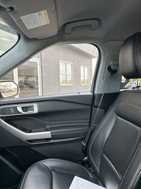 Used 2023 Ford Explorer XLT w/ Equipment Group 202A AWD/4WD image 22