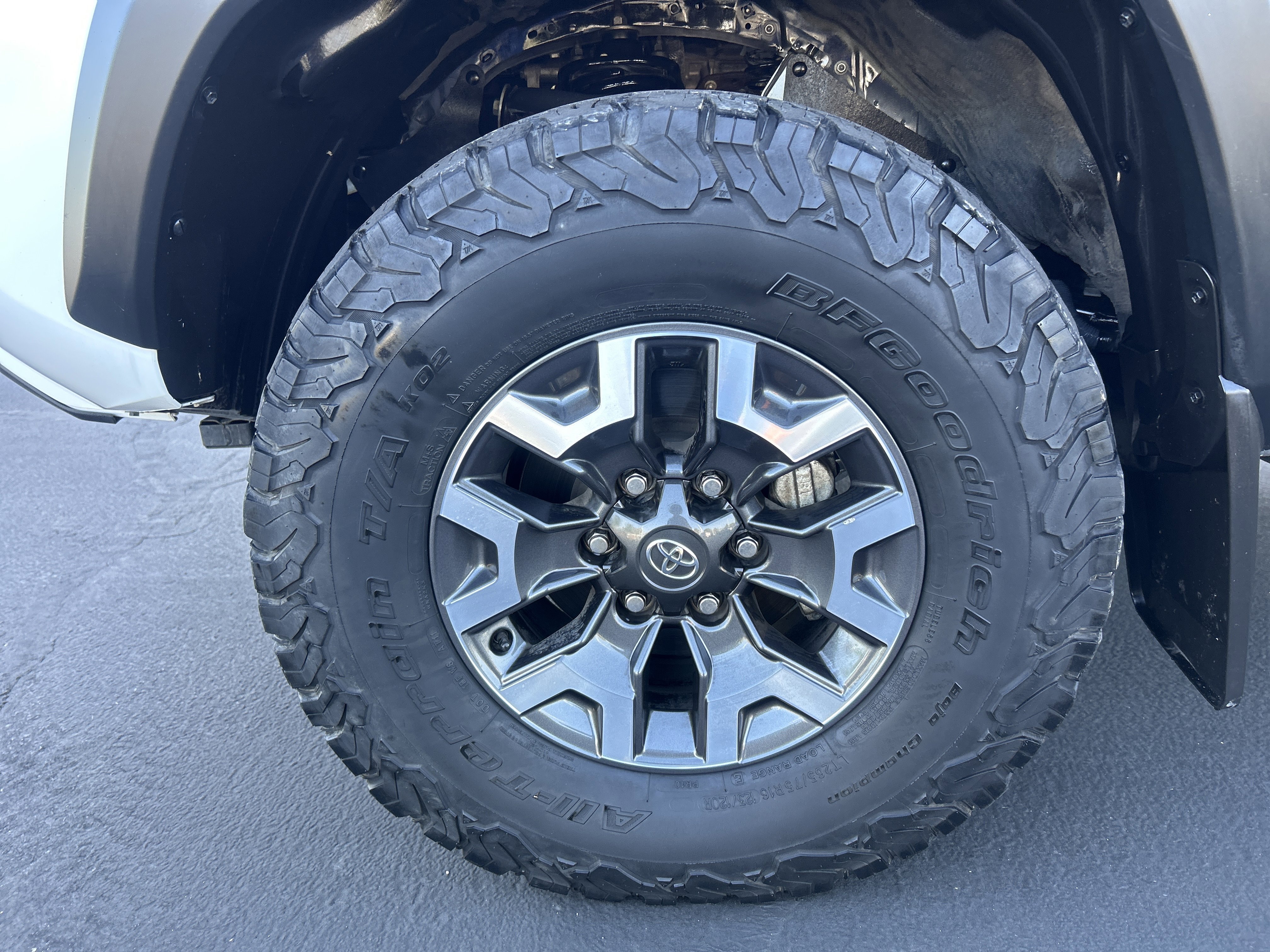 Used 2022 Toyota Tacoma TRD Off-Road AWD/4WD image 11