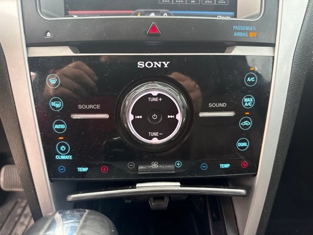 Used 2015 Ford Explorer Limited w/ Equipment Group 301A AWD/4WD image 16
