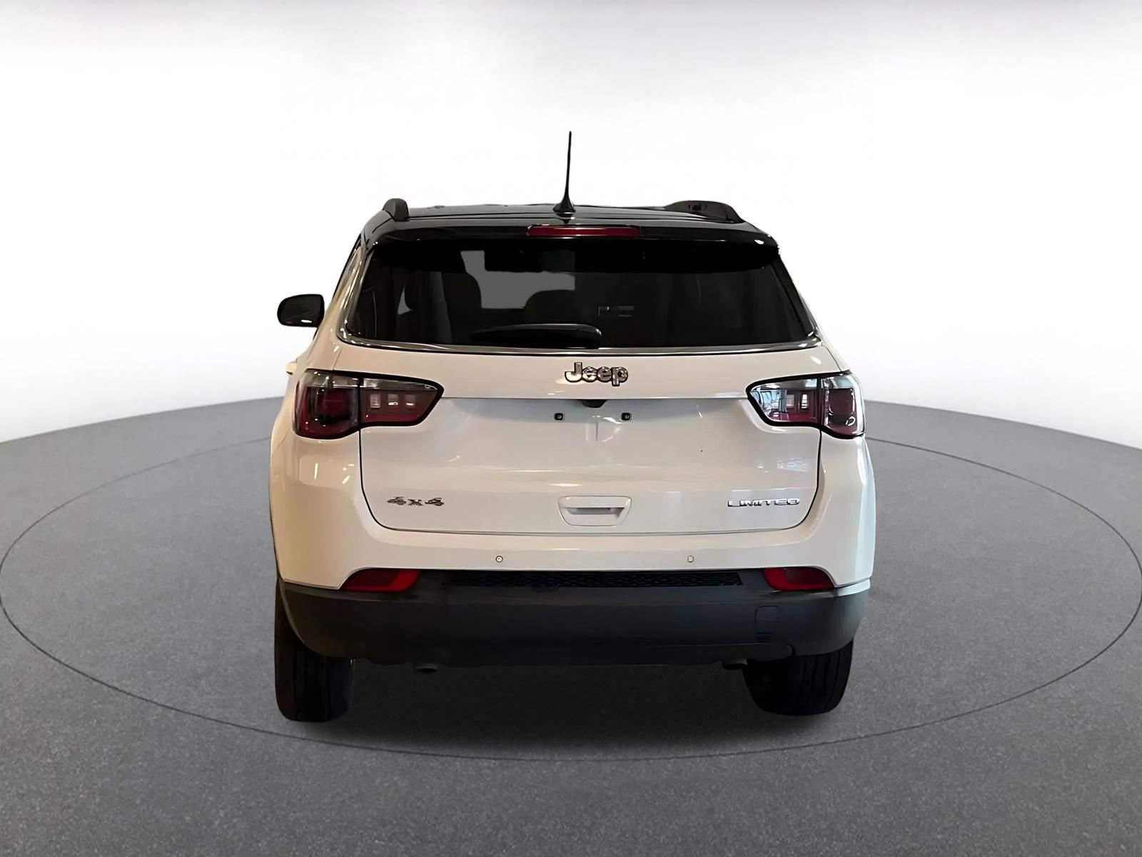 Used 2025 Jeep Compass Limited image 12