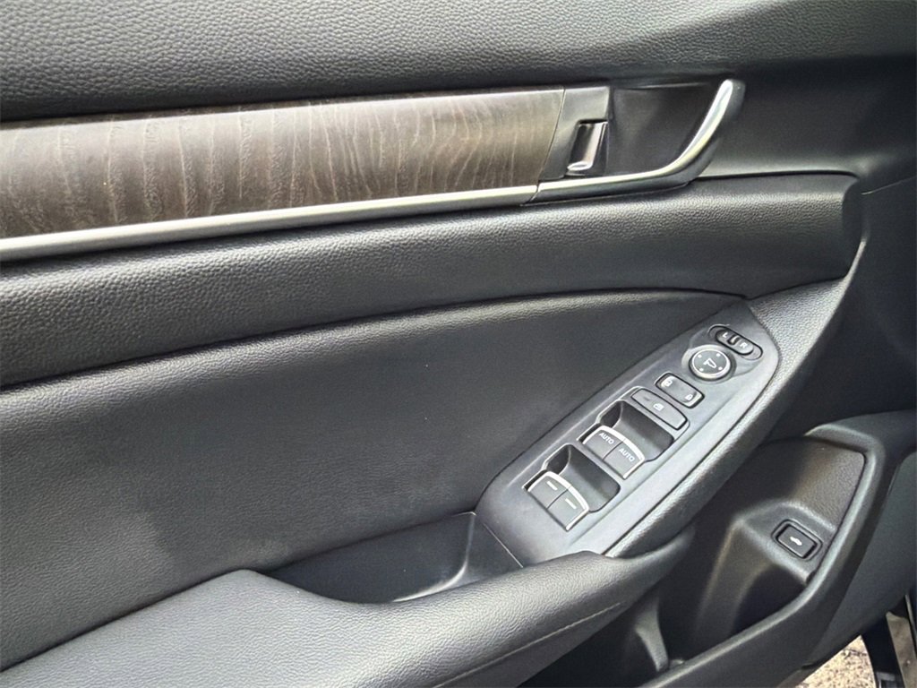 Used 2020 Honda Accord EX image 33