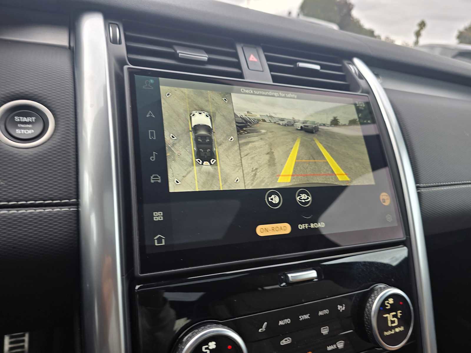 Certified 2025 Land Rover Discovery Dynamic SE image 30