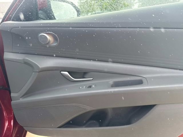 Used 2024 Hyundai Elantra SEL image 18