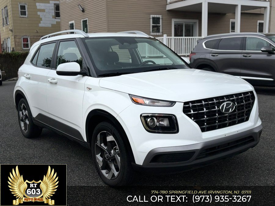 Used 2025 Hyundai Venue SEL FWD image 3