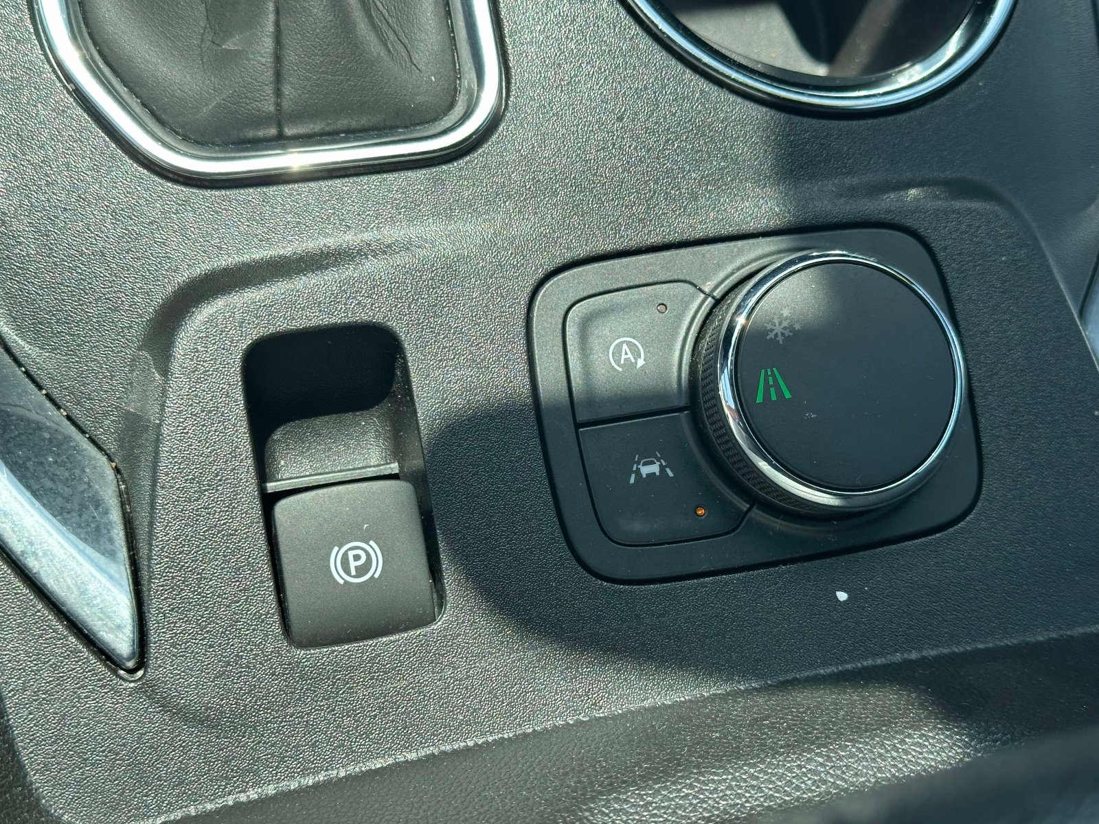 Used 2023 Chevrolet Traverse LT FWD image 32