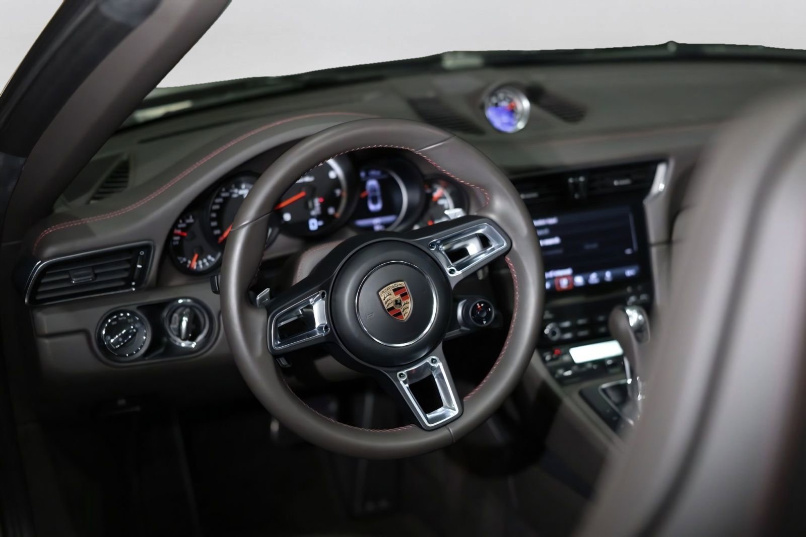 Used 2019 Porsche 911 Turbo image 31