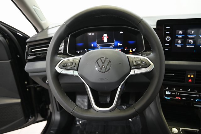 New 2025 Volkswagen Jetta SE image 4