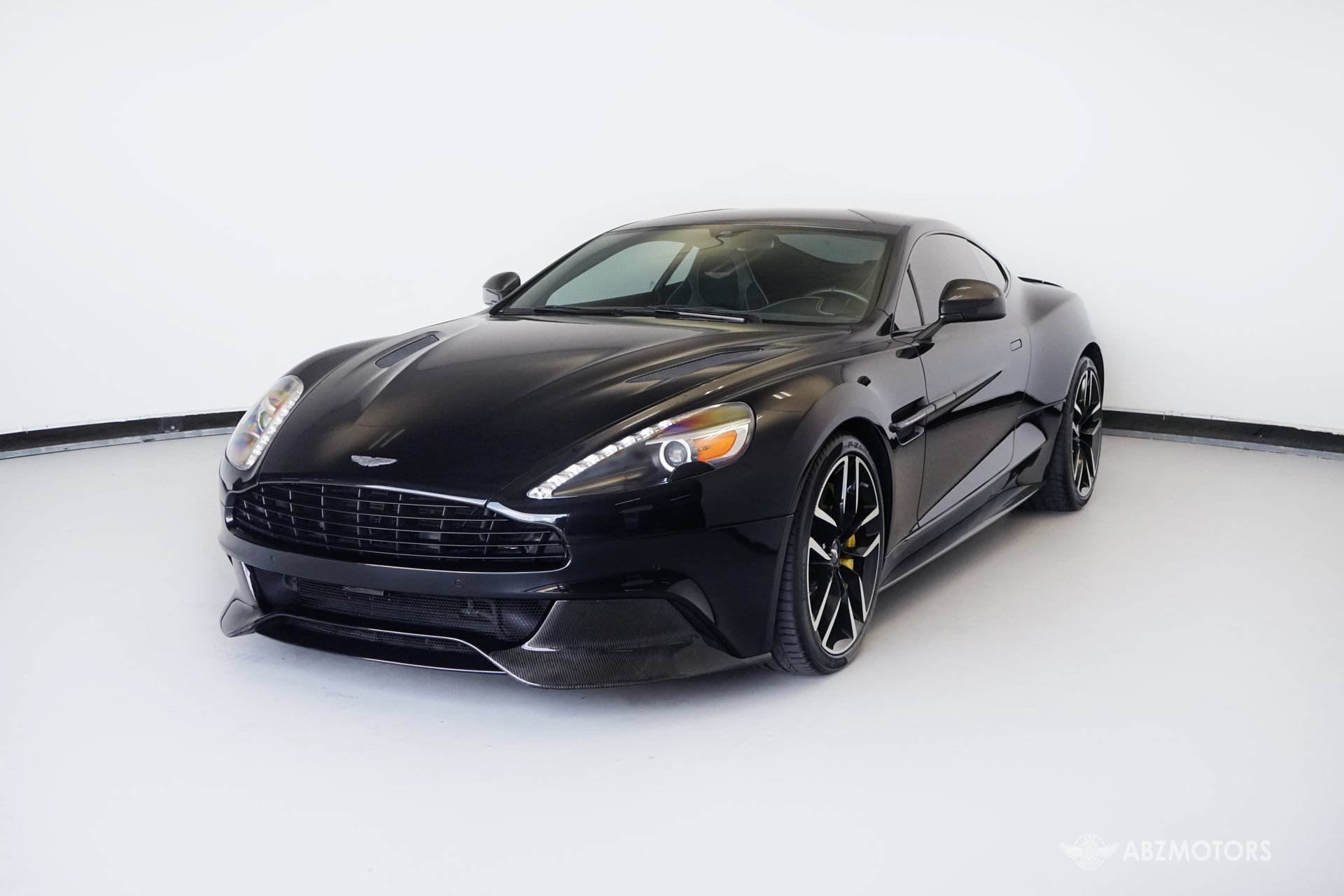 Used 2015 Aston Martin Vanquish Coupe RWD image 2