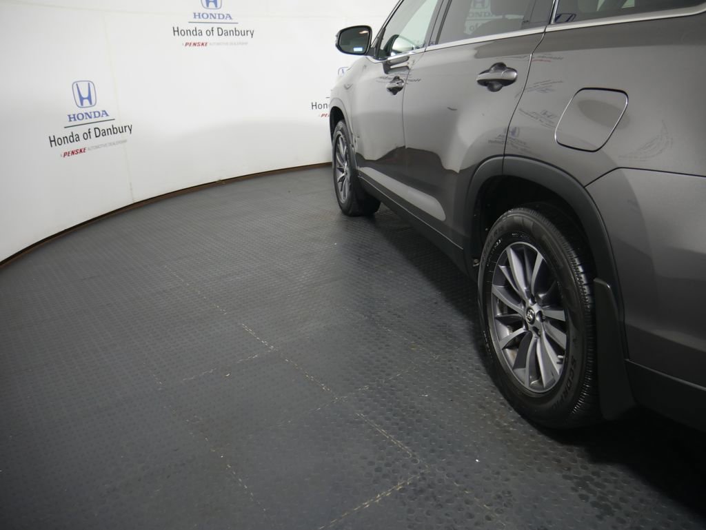 Used 2019 Toyota Highlander XLE image 12