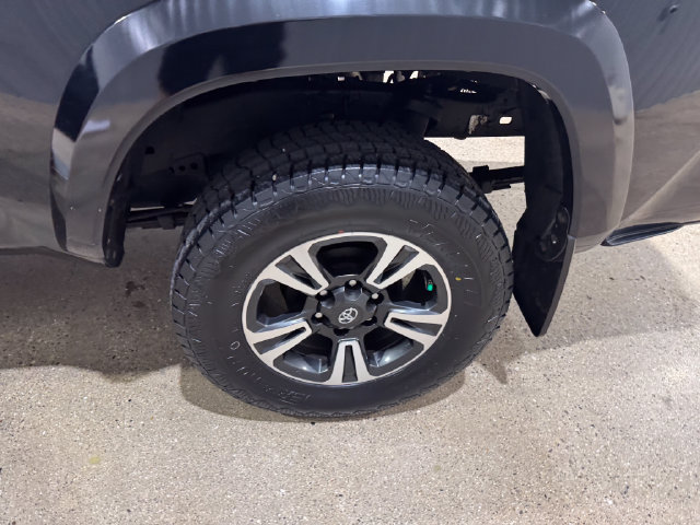 Used 2018 Toyota Tacoma TRD Sport AWD/4WD image 31
