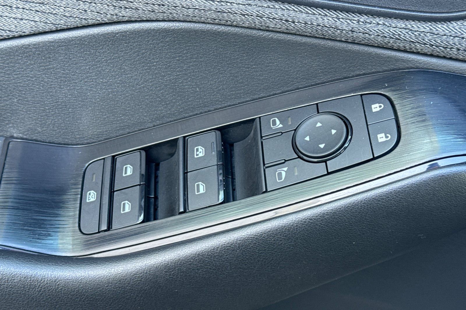 Certified 2023 Nissan Rogue S image 12