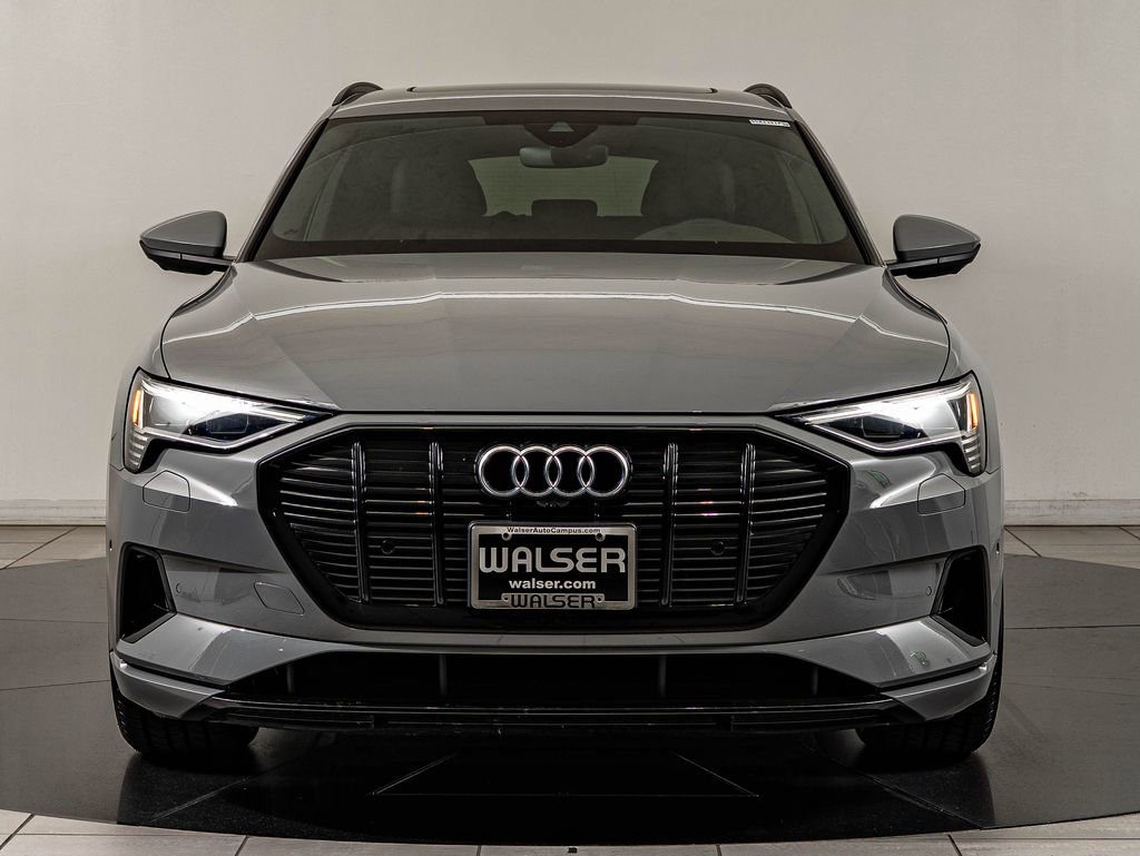 Used 2022 Audi e-tron Premium Plus w/ Premium Plus Package image 2