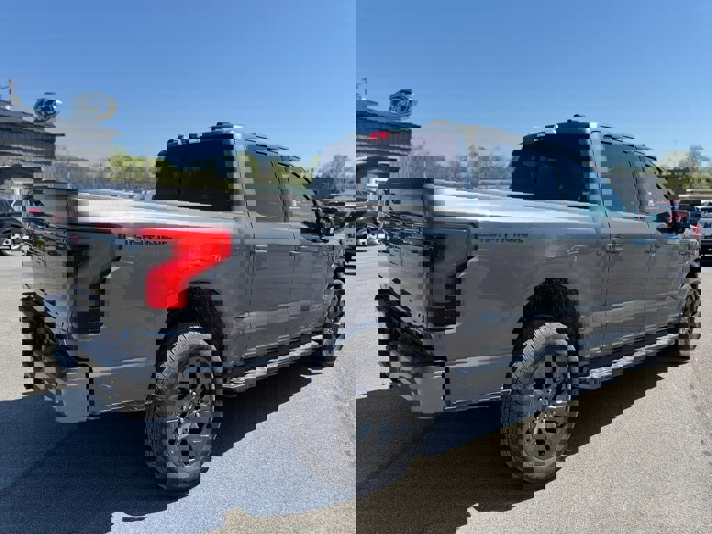 New 2023 Ford F150 Lightning Lariat image 32