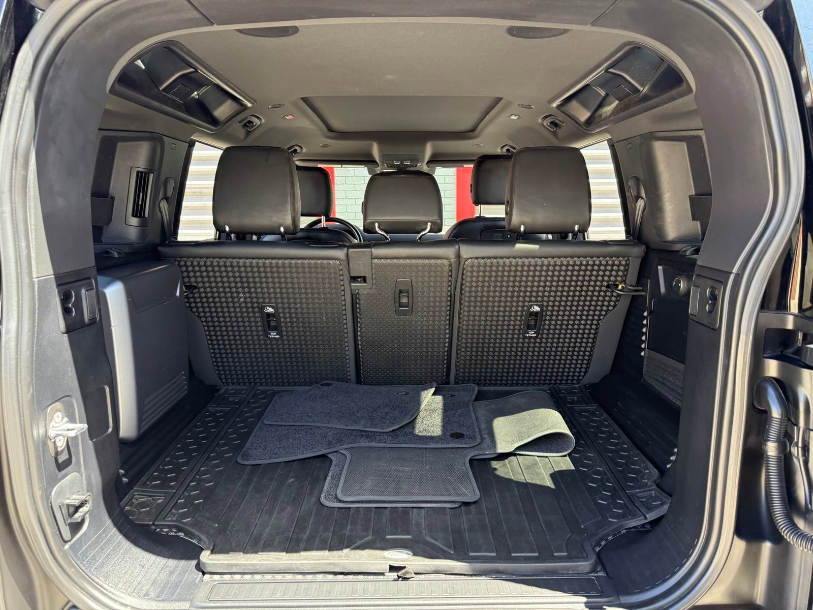 Used 2022 Land Rover Defender 110 X-Dynamic SE image 16