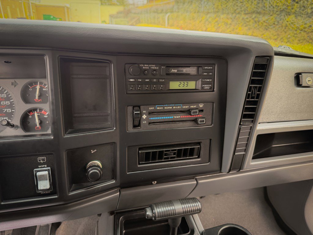 Used 1996 Jeep Cherokee Sport image 16