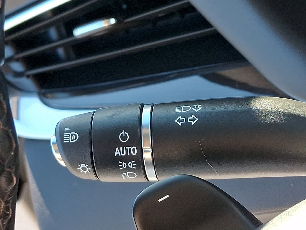 Used 2023 Buick Enclave Essence AWD/4WD image 25