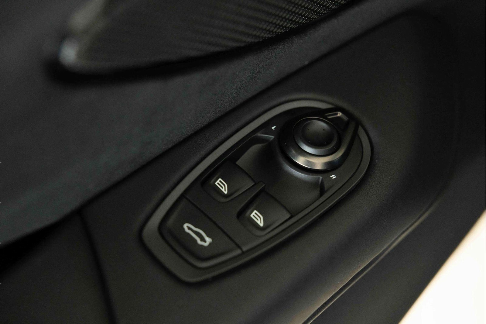 New 2025 Aston Martin V8 Vantage Coupe image 23