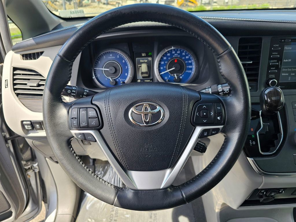 Used 2018 Toyota Sienna XLE w/ XLE Navigation Package AWD/4WD image 25