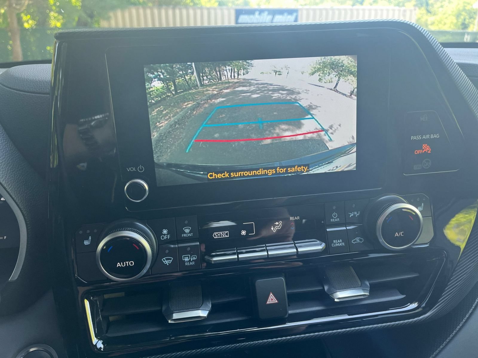 Used 2025 Toyota Highlander XSE AWD/4WD image 24