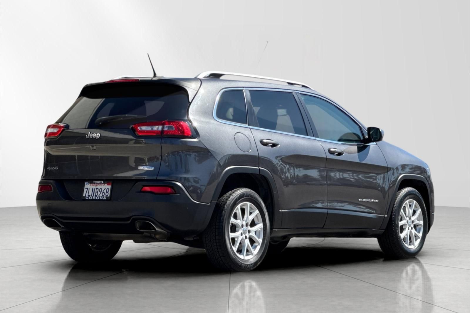 Used 2015 Jeep Cherokee Latitude w/ Comfort/Convenience Group image 3