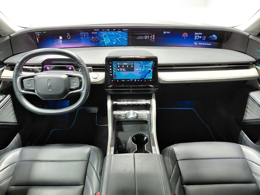 Used 2025 Lincoln Nautilus Premier image 2