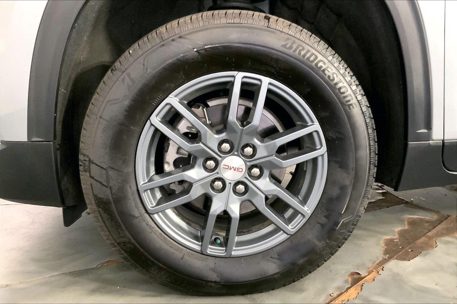 Used 2025 GMC Acadia Elevation AWD/4WD image 9