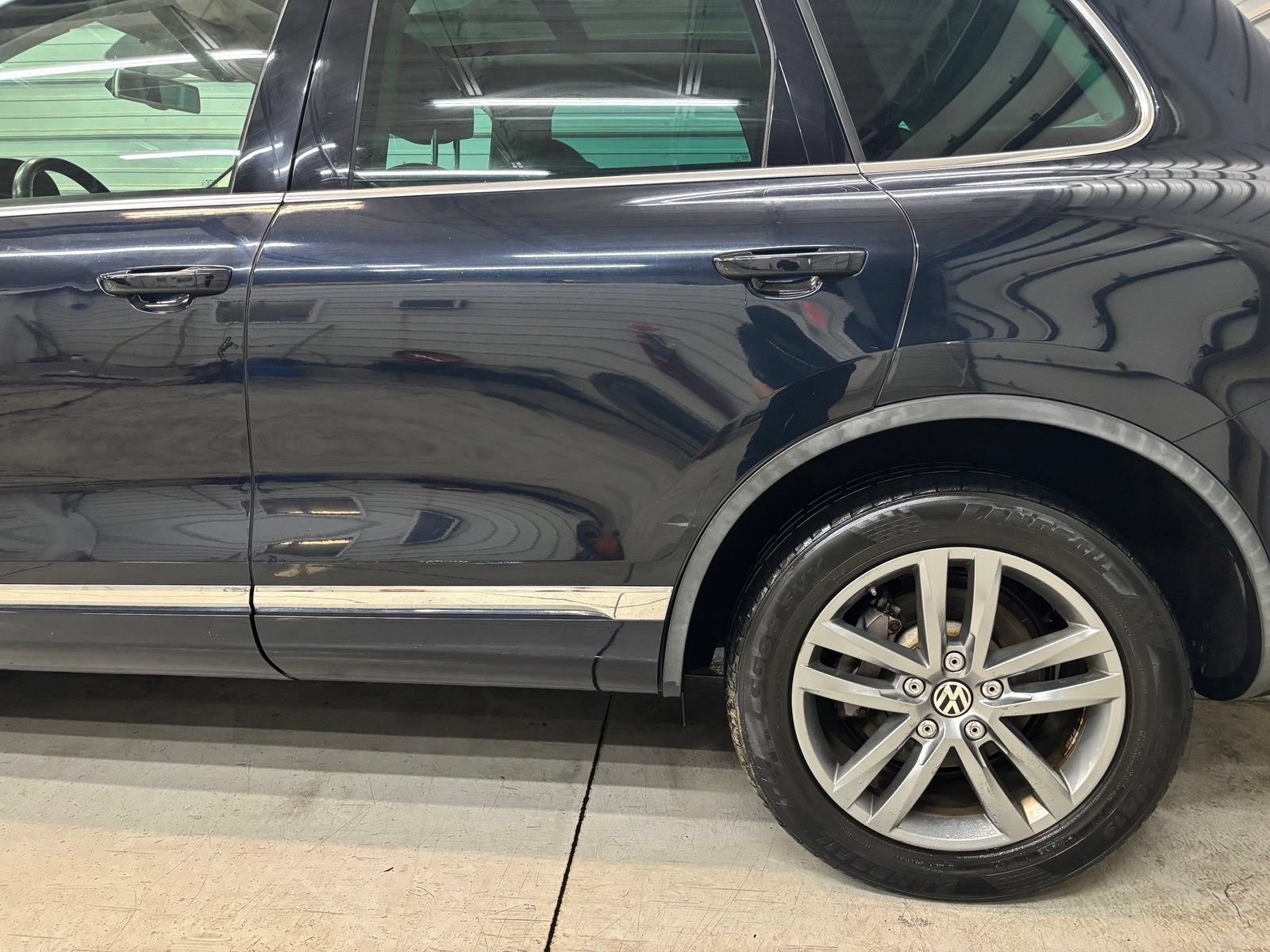 Used 2015 Volkswagen Touareg VR6 AWD/4WD image 8