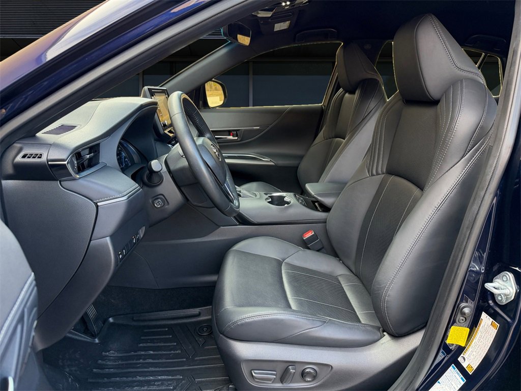 Used 2021 Toyota Venza XLE image 14