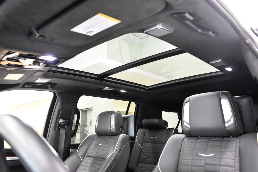 Used 2025 Cadillac Escalade ESV Sport Platinum w/ LPO, Floor Liner Package AWD/4WD image 2